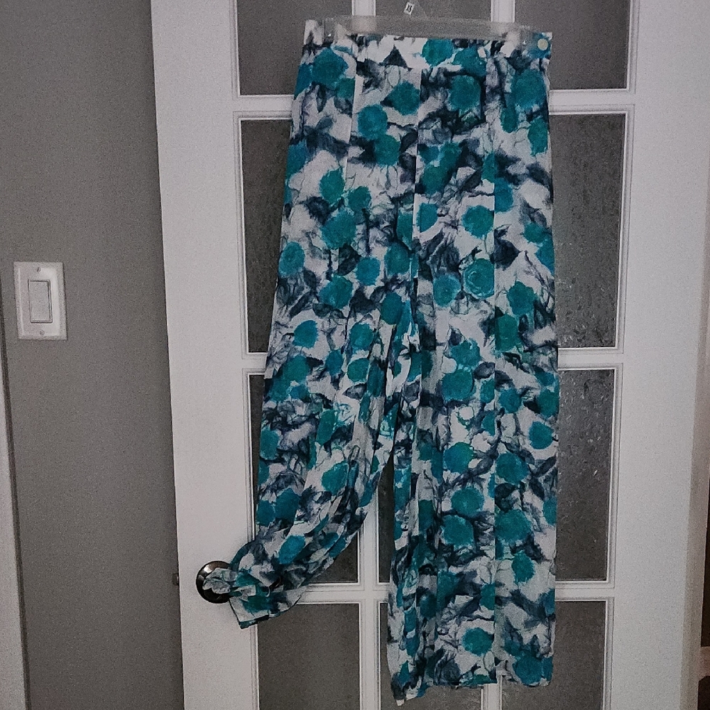 Flowy Turquoise Blue and White Flowy Cropped Pants - Picture 2 of 10